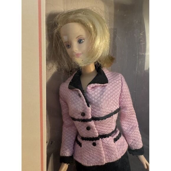 VINTAGE Set of 3 Special Editions AVON REPRESENTATIVE Barbies IN BOXES - Picture 7 of 16